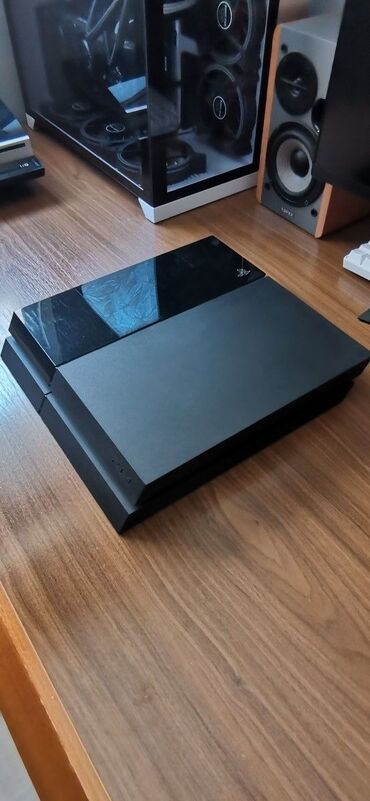 playstation kirayesi: PlayStation 4 Fat yaddas 500 GB
Oyunu Yoxdu.
Pultu Yoxdu