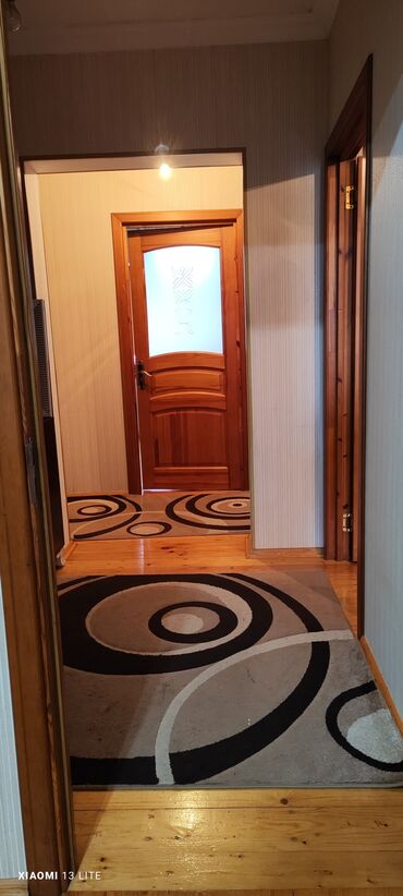 Köhnə tikili: Bakı, Bakıxanov qəs., 3 otaqlı, Köhnə tikili, m. Neftçilər, 70 kv. m — 3