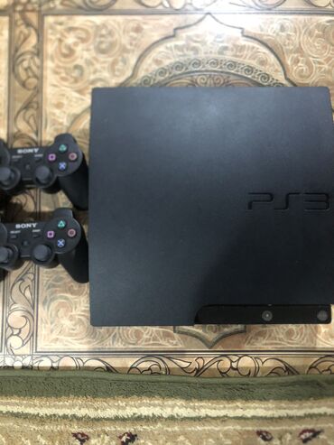 PS3 (Sony PlayStation 3): PS3 slim много игр два джойстика есть все нужные провода торг возможен