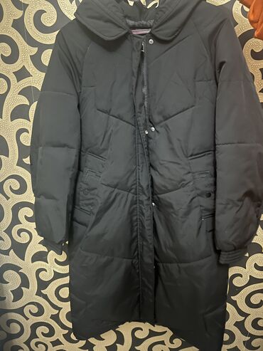 спортивное оборудование: Женская куртка, 44 размер