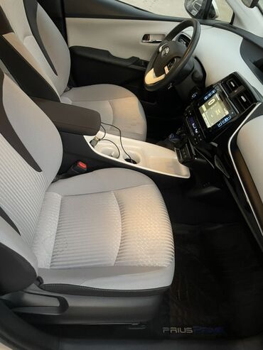 Toyota: Toyota Prius: 2018 г., 1.8 л, Гибрид — 10