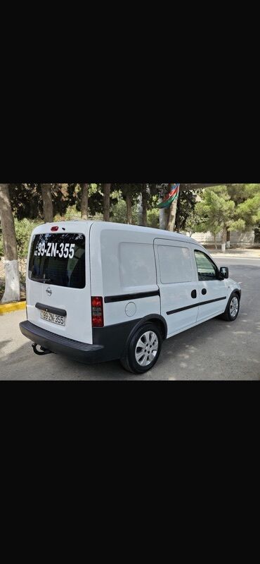 Digər Avtomobillər: Opel Combo furqon modeli, yük daşınması üçün nəzərdə tutulmuş kompakt