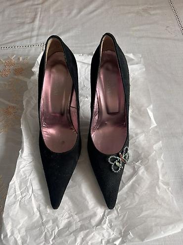 Туфли: Женские туфли-лодочки — 3 пары Цены от 600- 1500 с 1) Zara Basic — 2