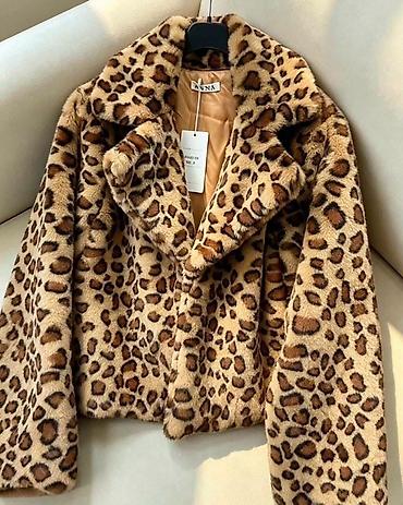 robin kaput: Ženska kratka bunda sa leopard printom

Bundica: 4000 dinara — 2