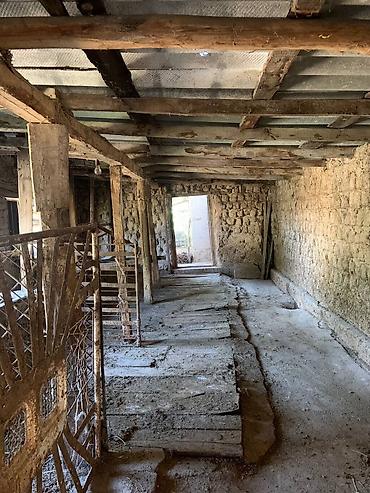 Продажа коттеджей и домов: Продаётся одноэтажный жилой дом с участком. - Планировка: несколько — 13