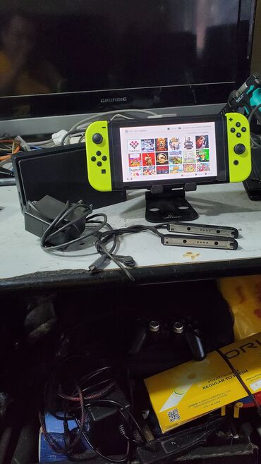 Nintendo Switch: Nintendo switch прошитый 32гб+256гб, записано 39 игр, в комплекте все