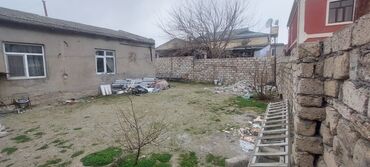 razin həyət evi: Bakıxanov qəs. 4 otaqlı, 120 kv. m, Orta təmir