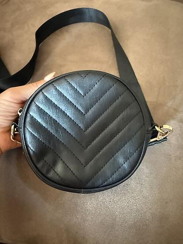 armani tasne: Crna okrugla torbica preko ramena Dimenzije 18x16cm - Materijal — 2