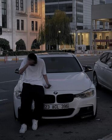 Сковородки: BMW 3 Seriyalı sedan, zərif dizaynı və funksionallığı ilə seçilir. Ağ