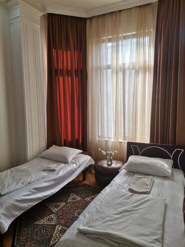 Günlük kirayə mənzillər: 4 otaqlı, Nəsimi r. r-nu — 12