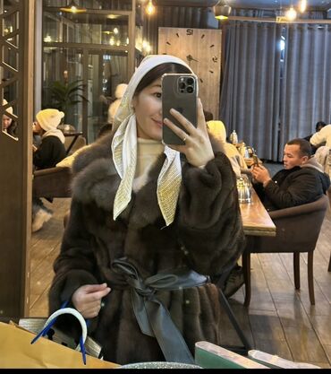 индийские платья: Шуба из натурального темно-коричневого меха. - Классический