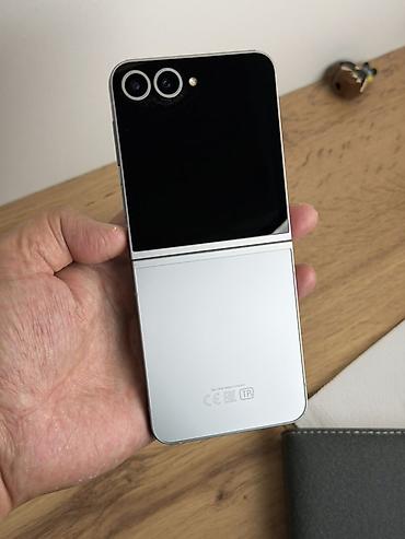 Samsung Galaxy Z Flip 6, Б/у, 256 ГБ, цвет - Серебристый, 2 SIM