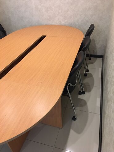 угловой офисный стол: Стол овальный офисный новый. 2.75~1.48. Цена стола 400 ман . Шкаф