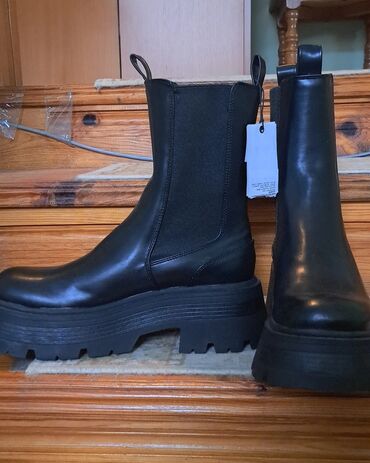 kratke čizme zenske: Ankle boots, Pull&Bear, 40