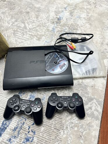 PS3 (Sony PlayStation 3): Продаю Плейстейшн 3 
В комплекте: два джойстика 
3 игры, шнур