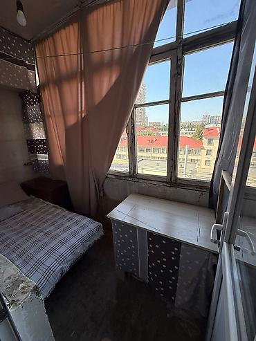 studio ev kiraye: Kirayə üçün balaca, işıqlı otaq-balkon Xüsusiyyətlər: - Şəhər — 2