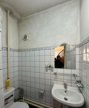 Долгосрочная аренда домов: Сдаётся Просторный жилой дом с внутренним двором и навесом. - — 10