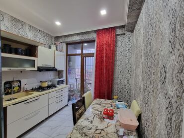 Uzunmüddətli kirayə mənzillər: - Çoxmərtəbəli yaşayış kompleksində mənzil. - Geniş, səliqəli həyət — 9