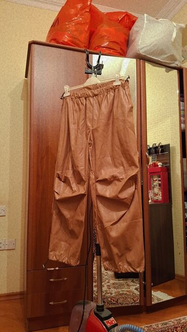 Qadın üçün şalvar - Material: süni dəri (pu), karamell rəngi - Model