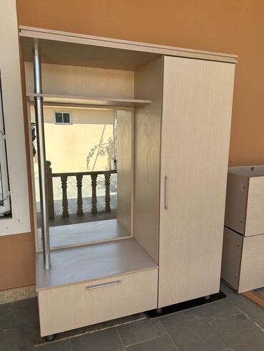 вешалка для верхней: İşlənmiş, Düz dolab, Dəhliz dolabı