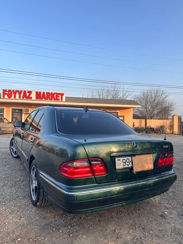 Mercedes-Benz: Mercedes-Benz E‑Class W210 sedan - Kuzov: yaşıl rəng, 4 qapı, klassik — 28