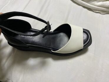 Мокасины и лоферы: Некоторые новые некоторые носились пару раз, пишите, цена у каждой — 4