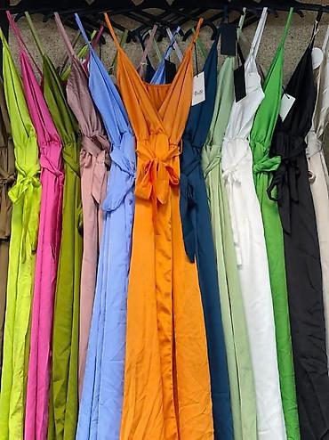 punije devojke: Svileni maxi haljina s V-izrezom i pojasom - Elegantna duga haljina — 3