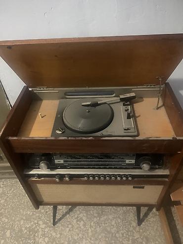 gramofon satilir: Radiola Rigonda 102. Ailə yadigarı. Heç bir detal dəyişməyib. Üstündə — 2