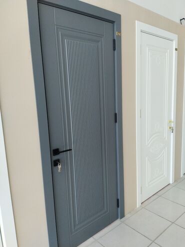 Boşqablar: Bu müasir qapı evinizin və ya ofisinizin interyerinə şık və minimalist