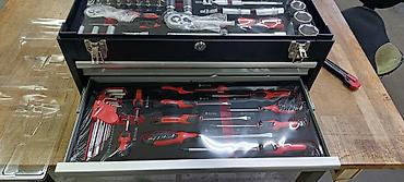 Tools & Equipment: Komplet alata u metalnoj kutiji sa fiokama - Robusna metalna kutija — 2