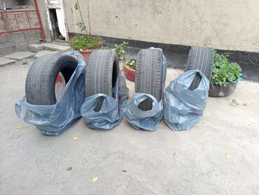 оригинальные литые диски опель астра: Продаю шины 4 штук разнопарки. 
Б/у 235.60.18. состояние хорошее. Лето