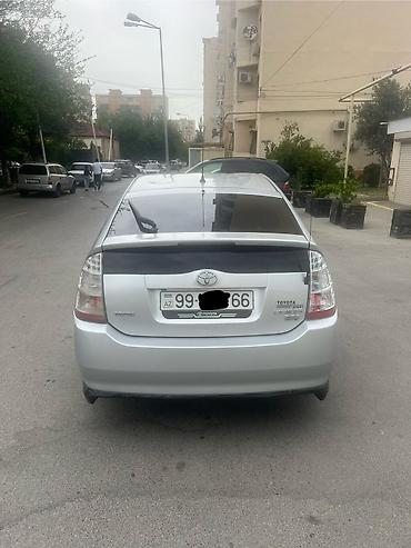 Toyota: Toyota Prius – hibrid hetçbek - Korpus: 5 qapılı hetçbek, gümüşü rəng — 6