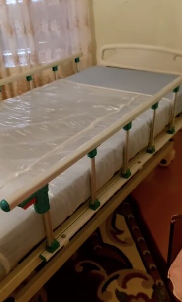 Tibbi çarpayılar: Az işlənmiş xəstə çarpayısı. Matrası var. Yaxşı vəziyyətdədir — 3