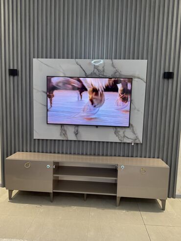 TV altlığı: İşlənmiş, Düz TV altlığı, Polkalı, Laminat, Azərbaycan