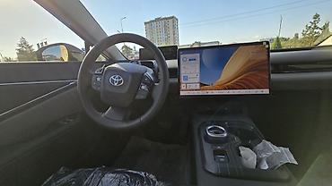 byd e3: Toyota bZ5: 2026 г., Электромобиль, Лифтбек — 8