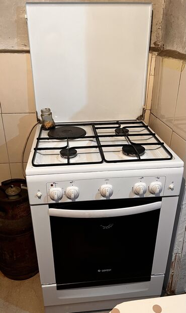 Кухонные плиты, духовки: Продается газовая плита, в хорошем состоянии б/у Gefest Все камфорки