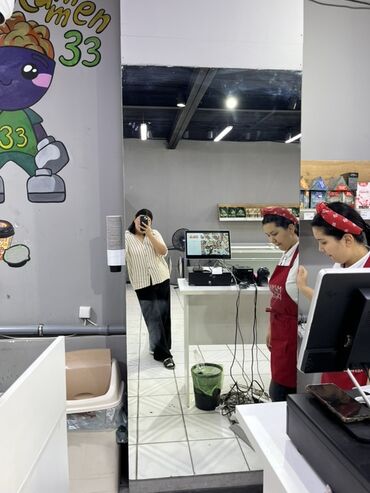 шкаф для кухни б у: Зеркало в полный рост, представленное на изображении, имеет