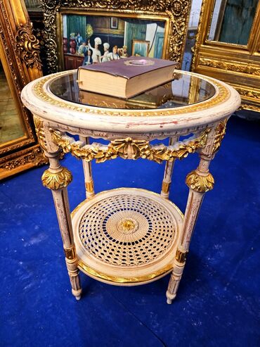 milic namestaj ugaone garniture: Stočić Luj XVI redizajn sa pozlaćenim elementima. Prečnik 50cm Visina