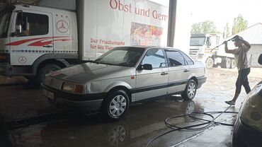 Volkswagen: Volkswagen Passat: 1992 г., 1.8 л, Механика, Бензин, Седан