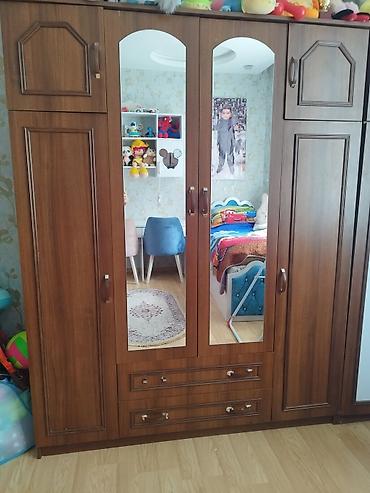en gozel ev qapilari: Mebel: Taxta qaplamalı 5 qapılı paltar şkafı Xüsusiyyətlər: - Klassik — 1