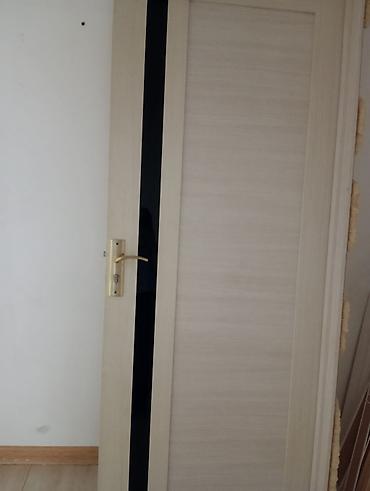 plastik qaplar: Ağ-açıq palıd tonlarında interyer qapısı - Material: MDF/laminat — 2