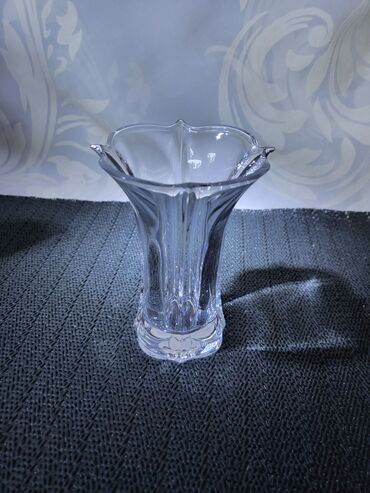 Vaze i saksije: Vaza, Novo na lalafo.rs — 5 Vaze i saksije: Vaza, Novo — 5