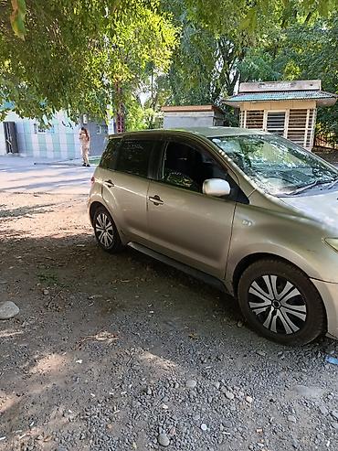 isuzu пикап: Toyota Ist: 2002 г., 1.5 л, Автомат, Бензин, Хэтчбэк — 1