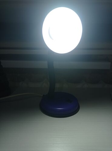 лампа кольцевая: Настольная лампа,очень яркая,поменяли лампочку совсем новая и