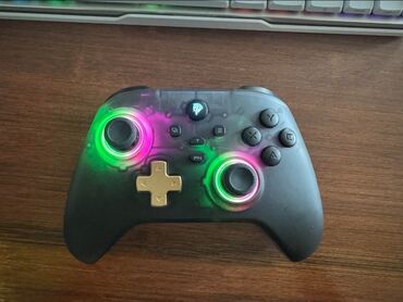 xbox gamepad: Orjinal oyun pultu. 1 həftədir almışam. Metrolara çatdırılır