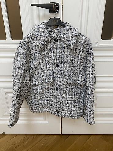 usta geyimi: Catdirlma Neftciler metrosu, H&M qadın jaketi – tweed fakturalı — 1
