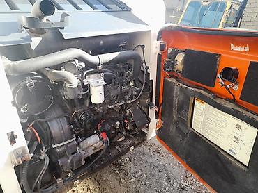 avtocar: Bobcat S220 skid steer yükləyici Xüsusiyyətlər: - Model: Bobcat S220 — 5