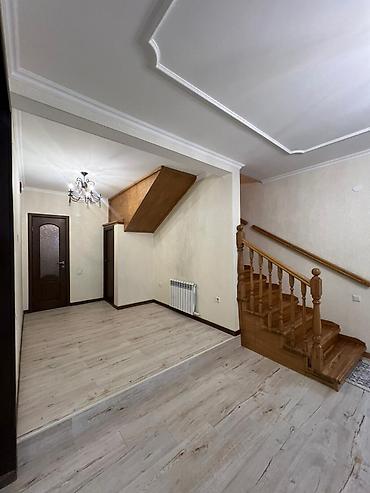 Продажа коттеджей и домов: ЧЕКЧЕЙГЕН ЖЕР ҮЙ САТЫЛАТ!!! 1-линияда жайгашкан ✅ Жери: 20 соток ✅ Үй — 5