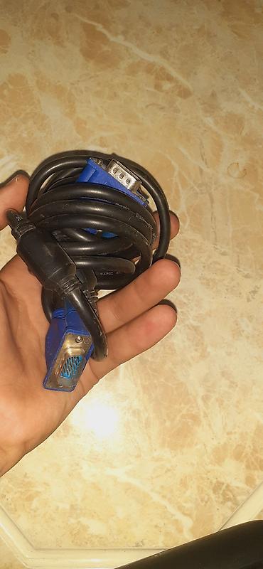 monitor tutacağı: VGA kabeli - Qoşulma: 15-pin VGA (DB-15) – hər iki tərəfdə kişi — 1