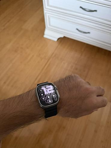 google pixel 4a: Apple Watch Ultra (49 mm) – titan korpus, qara Ocean Band tipli — 1